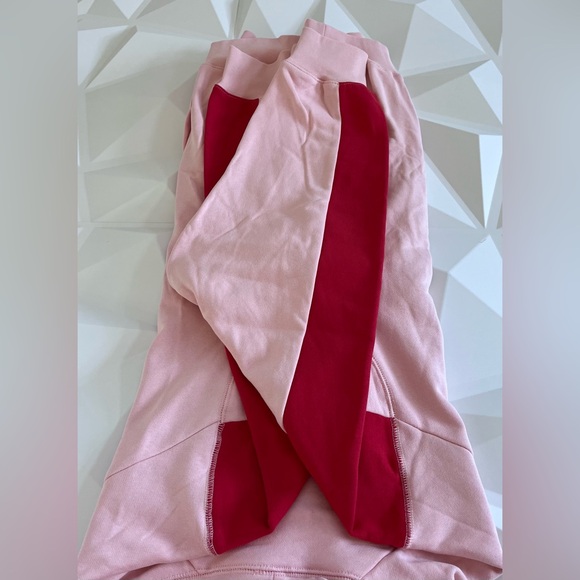 🍌 RARE Just Ape Studios Season 1
"Split" Hoodie - Pink/Red - Limited
Web3 Merch - Picture 12 of 17